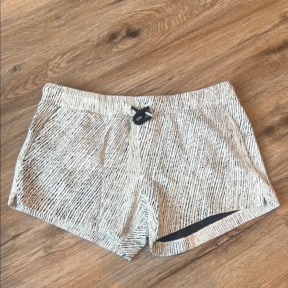 Zyia Active Black and White Patterned Casual Shorts